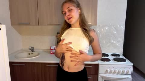 Snapshot of jennimarquis chatting on October 10, 3:28 pm Emilia online show from October 10, 3:28 pm