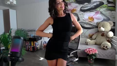 jennycutey online show from December 5, 4:42 am