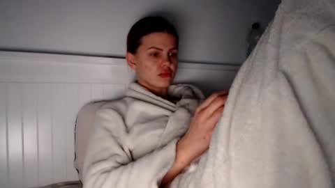 jessieryan online show from February 19, 5:05 am