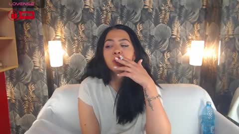 Snapshot of jessthewicked chatting on December 7, 5:42 pm JessTheWicked online show from December 7, 5:42 pm