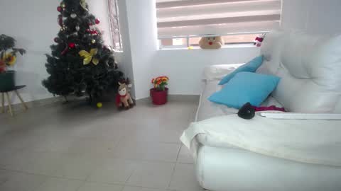 Camila online show from December 19, 11:35 am