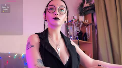 Jinhee Noir online show from December 13, 8:04 pm