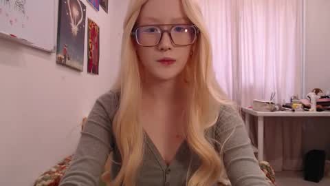 Snapshot of joan_kiss chatting on October 19, 9:33 am joan_kiss online show from October 19, 9:33 am