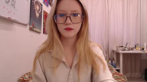 Snapshot of joan_kiss chatting on October 18, 4:48 am joan_kiss online show from October 18, 4:48 am