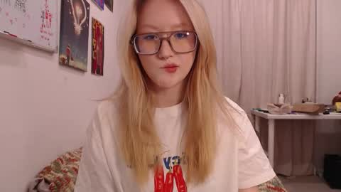 Snapshot of joan_kiss chatting on October 2, 5:29 pm joan_kiss online show from October 2, 5:29 pm