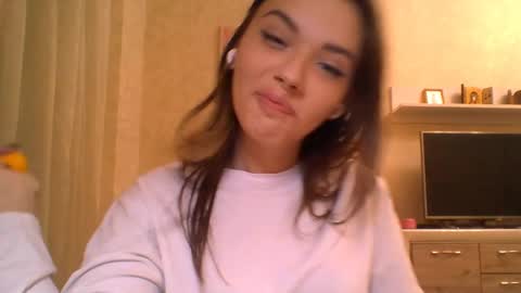 Jennifer online show from December 2, 5:37 pm