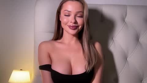 Jennie and Sophia online show from March 5, 6:59 pm