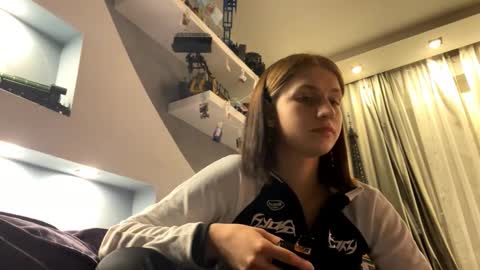 Lola online show from November 1, 4:11 pm