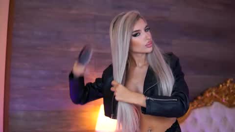 Snapshot of juicy_jessye chatting on September 24, 9:25 pm Jessye online show from September 24, 9:25 pm