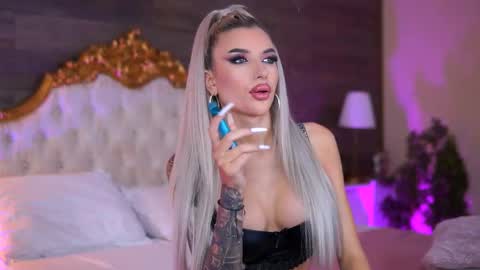Snapshot of juicy_jessye chatting on October 18, 9:05 pm Jessye online show from October 18, 9:05 pm
