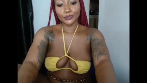 Snapshot of juicyxpink chatting on October 6, 12:38 am juicyxpink online show from October 6, 12:38 am