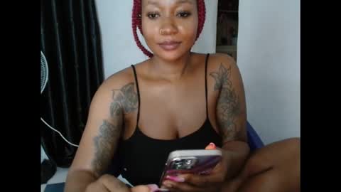 Snapshot of juicyxpink chatting on October 2, 11:43 pm juicyxpink online show from October 2, 11:43 pm