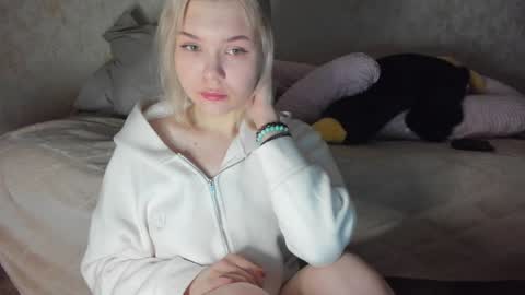 Snapshot of juisykitten chatting on January 13, 12:56 pm Anna online show from January 13, 12:56 pm