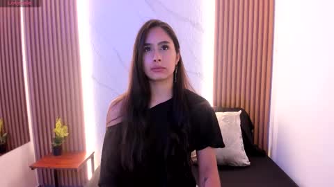 J U L IA   M A R T I N E Z online show from February 10, 11:35 am