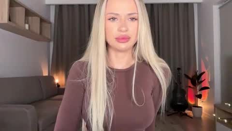 Julia R Le online show from October 1, 10:59 pm