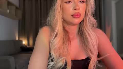 Julia R Le online show from November 17, 11:16 pm