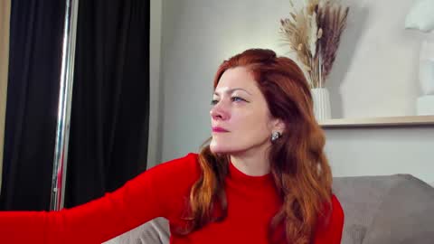 julia_suny online show from May 21, 1:58 am