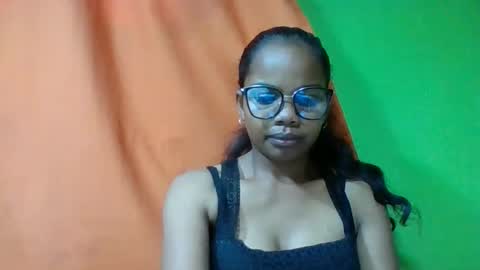 juliah02 online show from May 14, 7:36 am