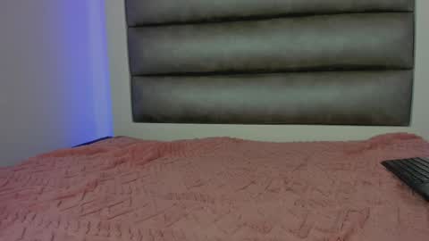 juliana_js_ online show from December 2, 8:38 am