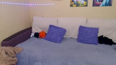 Snapshot of juliasane_ chatting on February 17, 3:11 pm Jul online show from February 17, 3:11 pm