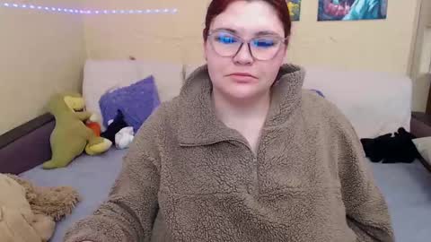 Snapshot of juliasane_ chatting on February 12, 9:42 am Jul online show from February 12, 9:42 am
