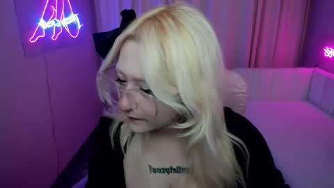 JuliaSharkk online show from October 19, 6:43 pm