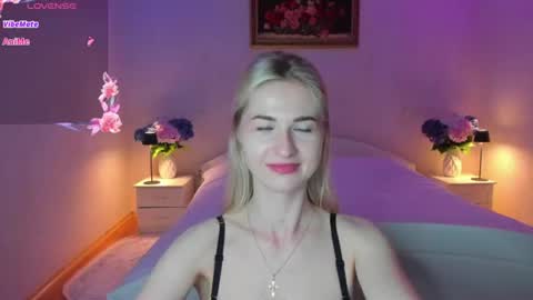 julieblazex online show from June 15, 8:53 pm