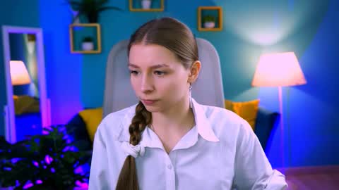 juliedaniel online show from February 16, 8:03 am