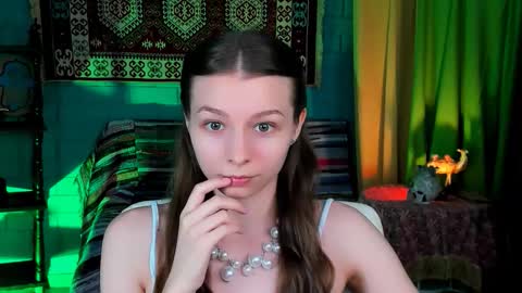 juliedaniel online show from November 13, 9:30 am