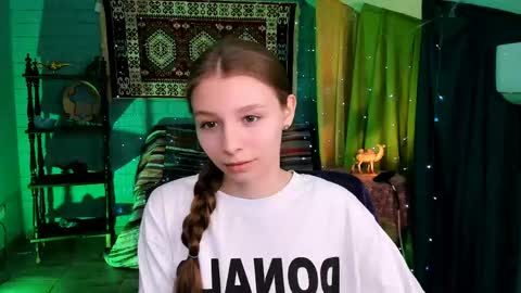 juliedaniel online show from April 17, 4:25 am