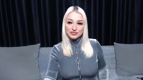 julia online show from February 3, 10:43 pm