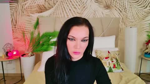 juliehill online show from February 1, 7:18 am