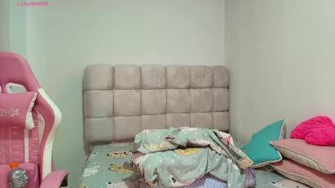 julieta_rose19 online show from April 1, 12:55 am