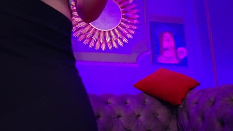 Snapshot of julieta_russell chatting on March 7, 12:01 pm Julieta online show from March 7, 12:01 pm