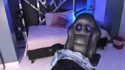 Snapshot of julieth_brown_ chatting on October 4, 9:52 pm Julieth  online show from October 4, 9:52 pm