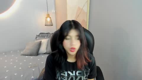 Snapshot of julieth_brown_ chatting on October 18, 7:59 pm Julieth  online show from October 18, 7:59 pm