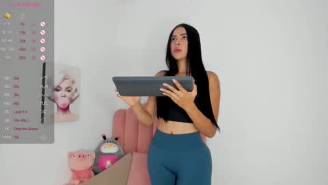 julieth online show from December 6, 3:55 pm