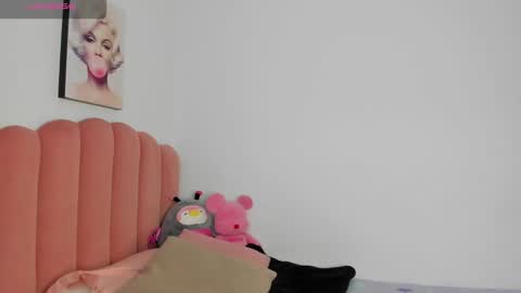 julieth online show from March 7, 8:34 am