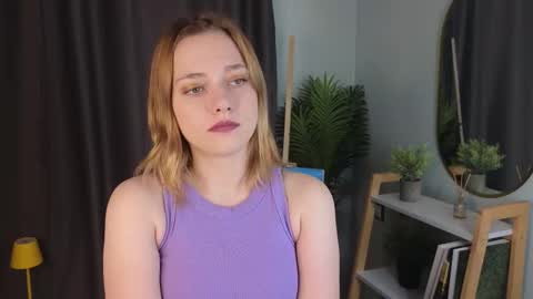 Mia online show from October 22, 3:11 am