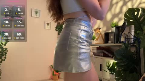 Snapshot of juliette_junson chatting on February 4, 1:06 pm Julie online show from February 4, 1:06 pm