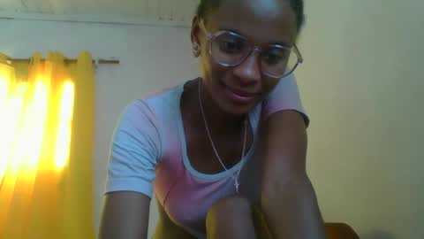Snapshot of juliexexy chatting on March 4, 5:53 am juliexexy online show from March 4, 5:53 am