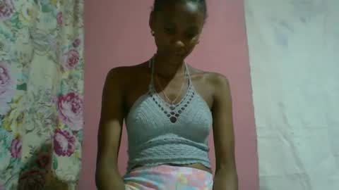 Snapshot of juliexexy chatting on January 18, 6:43 pm juliexexy online show from January 18, 6:43 pm