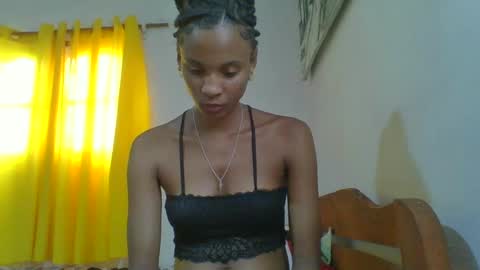 Snapshot of juliexexy chatting on February 16, 6:10 am juliexexy online show from February 16, 6:10 am