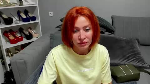 jullia_moor online show from June 20, 12:03 am