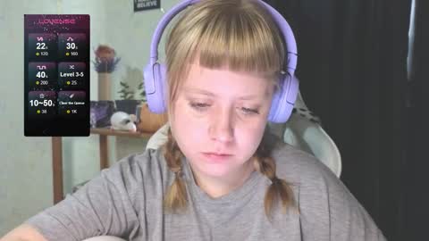 Snapshot of june_shy0 chatting on September 18, 6:45 am June online show from September 18, 6:45 am