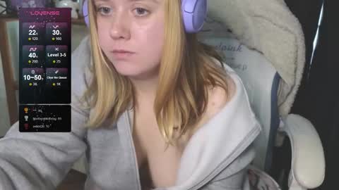 Snapshot of june_shy0 chatting on September 26, 8:01 am June online show from September 26, 8:01 am