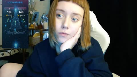 Snapshot of june_shy0 chatting on December 4, 9:40 am June online show from December 4, 9:40 am