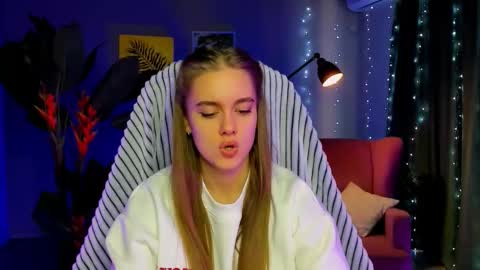 junewoods online show from February 4, 7:11 am