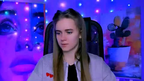 junewoods online show from December 22, 6:16 am