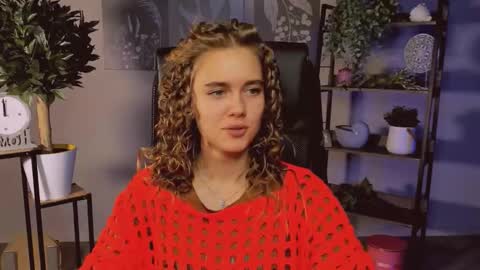 junewoods online show from November 21, 12:18 pm